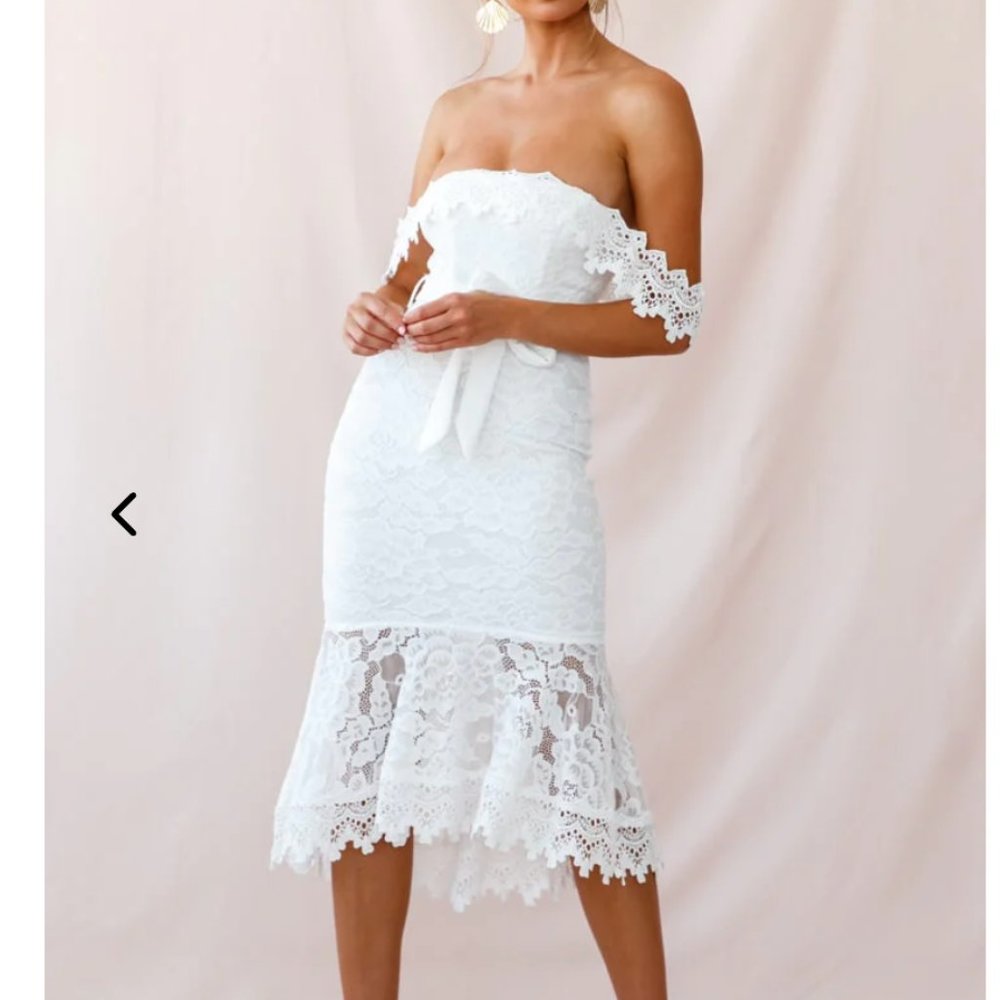 Selfie Leslie Lace Bodycon Midi Dress